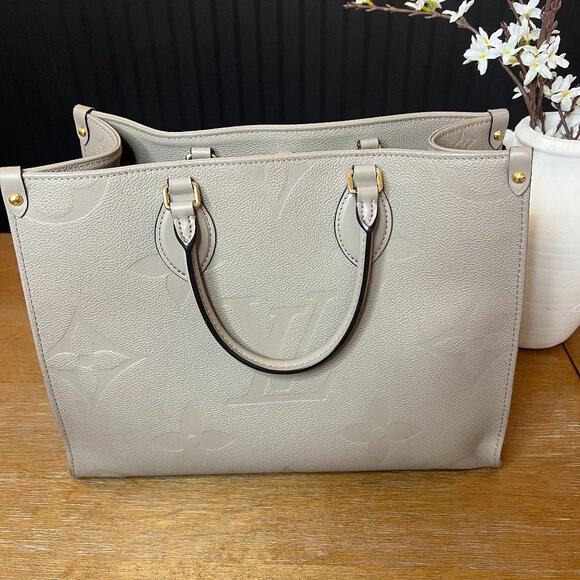 LV Onthego MM - Picture 1 of 13